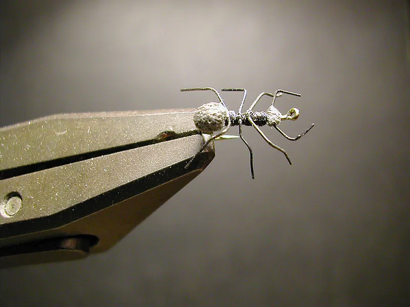 Legs - It is the legs and antennae, which are carefully bent to the right shape, that lends this ant its realism. The pattern is extremely simple, yet very lifelike..<br><a href="../ant/">See the detailed pattern descrition here.</a>